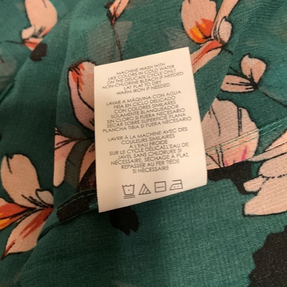 CABI NWOT 3619 Floral Print Sheer V-Neck Blouse in Green - Picture 8 of 8